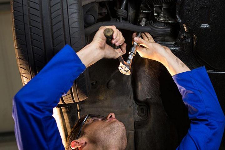 Un mécanicien auto chevronné à votre service.