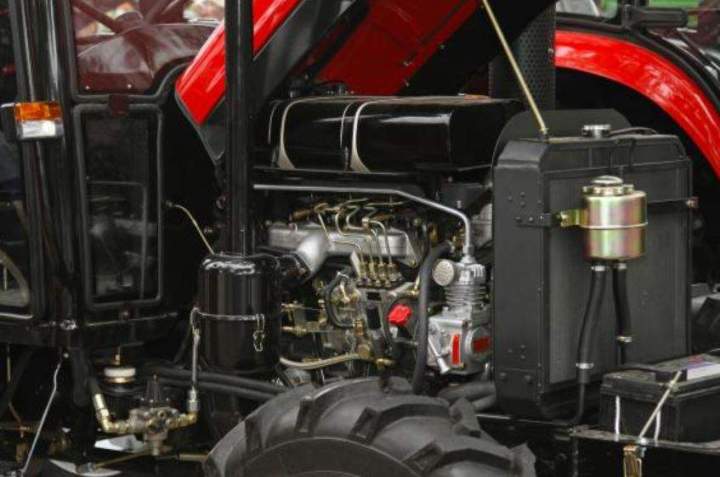 Des spécialistes en mécanique agricole intervenant à Vallons-de-L'Erdre